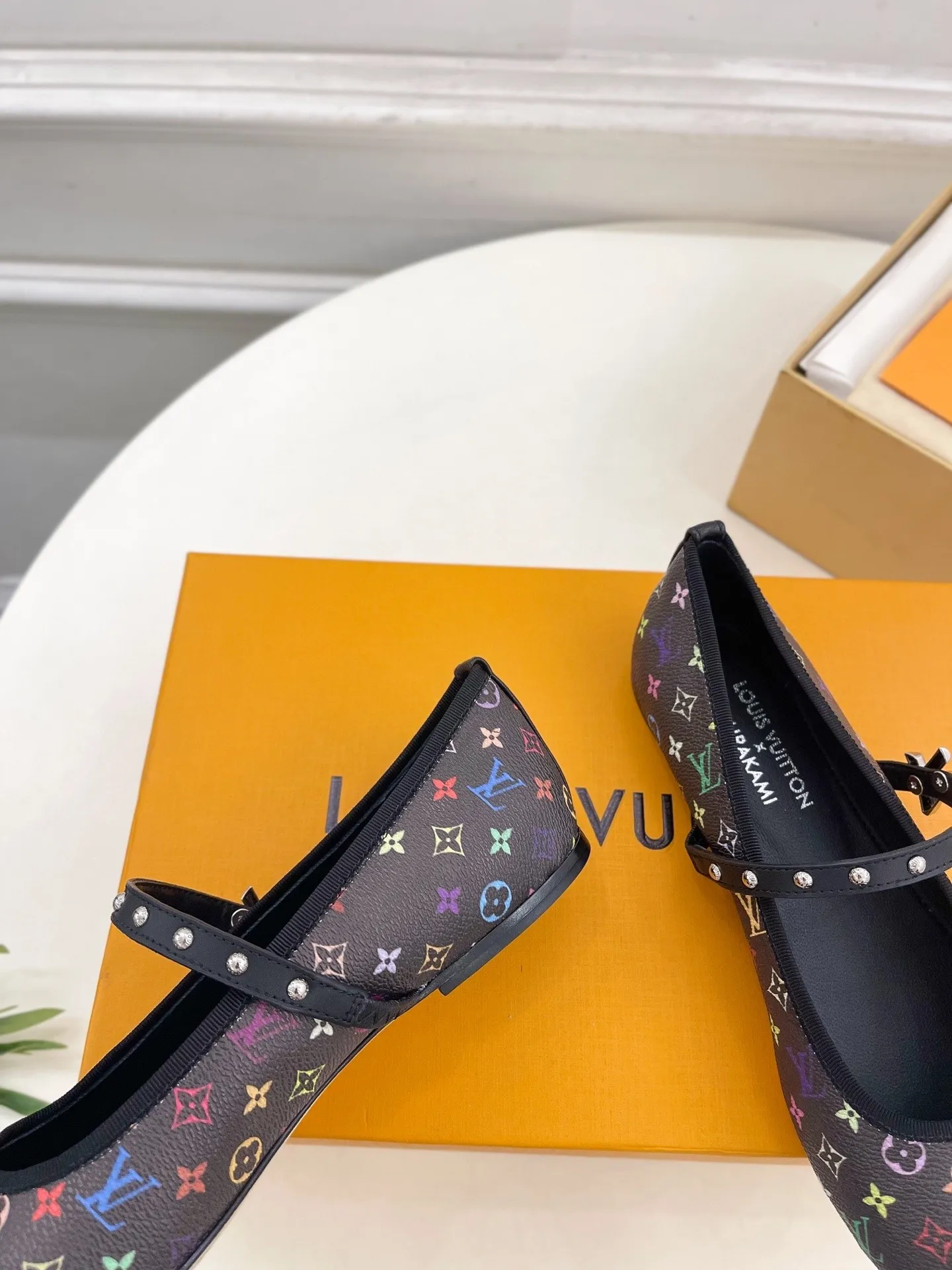 👟👟Ex-factory price 520🎃🎃LV | Louis Vuitton 25𝐬𝐬 2025 early spring new top version‼ ️The original version is the same, focusing on the latest LV Full of high-end feel! A popular model among bloggers at home and abroad, it’s retro and fashionable and looks amazing on your feet! Mainly recommended model on the official website★ ━━━━━ ЅᏇєєt ━━━━━ ▪️Upper: Highly customized rainbow-colored presbyopia leather ▪️Lining: imported sheepskin ▪️Outsole: original Italian leather outsole ▪️Shoe size: 35-39 (34, 40, 41, 42 customized)